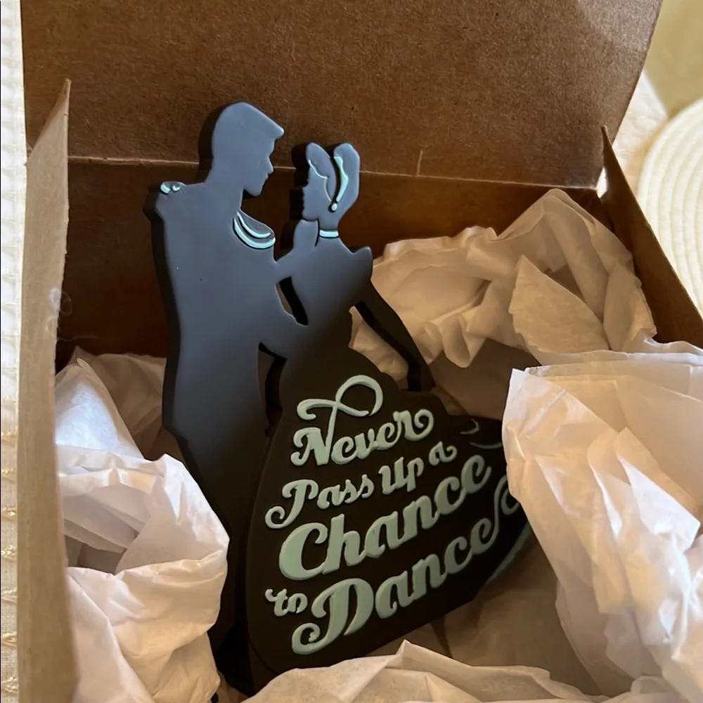 Elegant Cinderella Silhouette Decoration